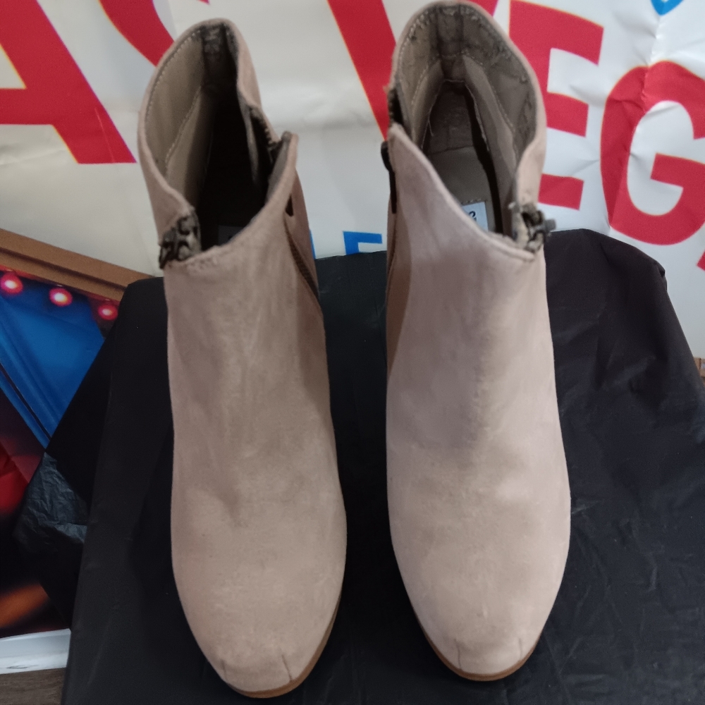 Pre-loved Leather Steve Madden Showie Suede Platform Bootie.